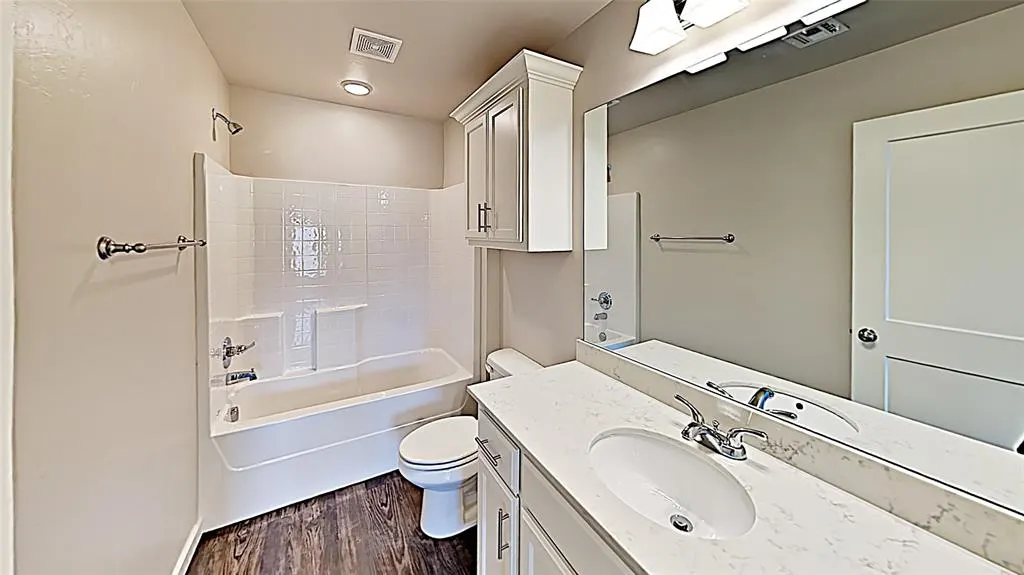 Photo 9 — 11523 Keystone Circle, Oklahoma City, OK 73114
