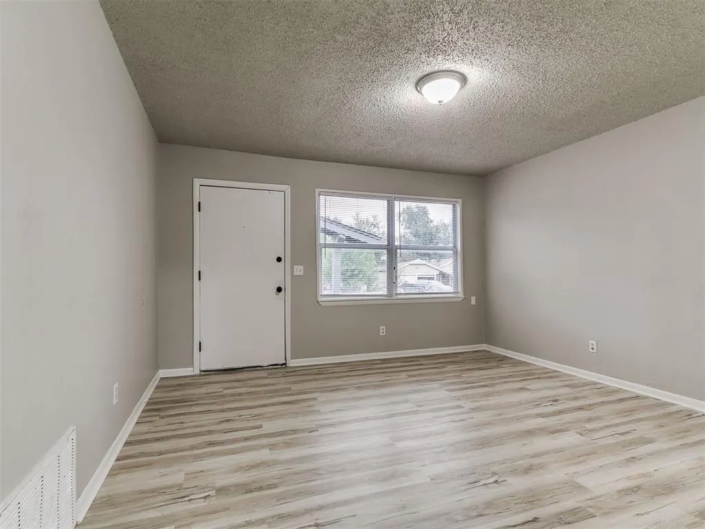Photo 3 — 7313 Sears Terrace, Oklahoma City, OK 73149
