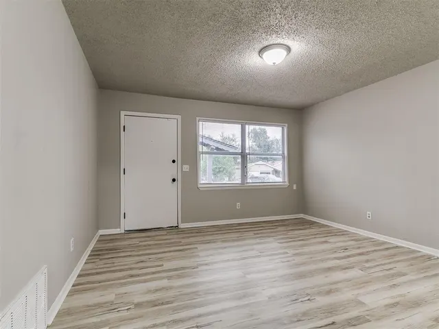 Photo 3 — 7313 Sears Terrace, Oklahoma City, OK 73149