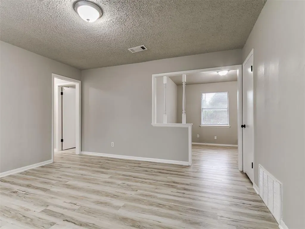 Photo 4 — 7313 Sears Terrace, Oklahoma City, OK 73149