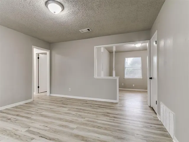 Photo 4 — 7313 Sears Terrace, Oklahoma City, OK 73149
