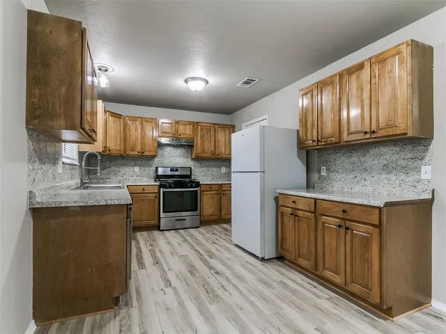 Photo 7 — 7313 Sears Terrace, Oklahoma City, OK 73149