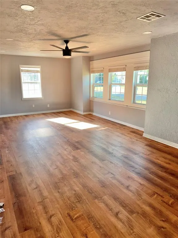 Photo 5 — 1020 E Walnut Street, Altus, OK 73521