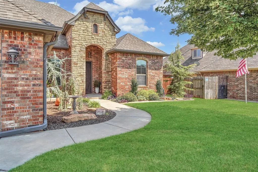 Front exterior — 612 Old Home Place, Yukon, OK 73099