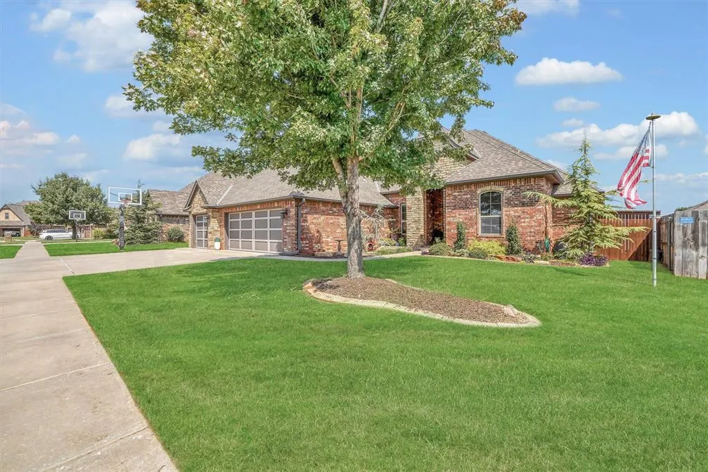 Photo 2 — 612 Old Home Place, Yukon, OK 73099