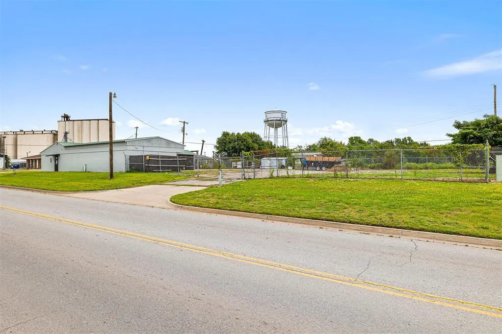 Photo 5 — 1401 S Choctaw Avenue, El Reno, OK 73036