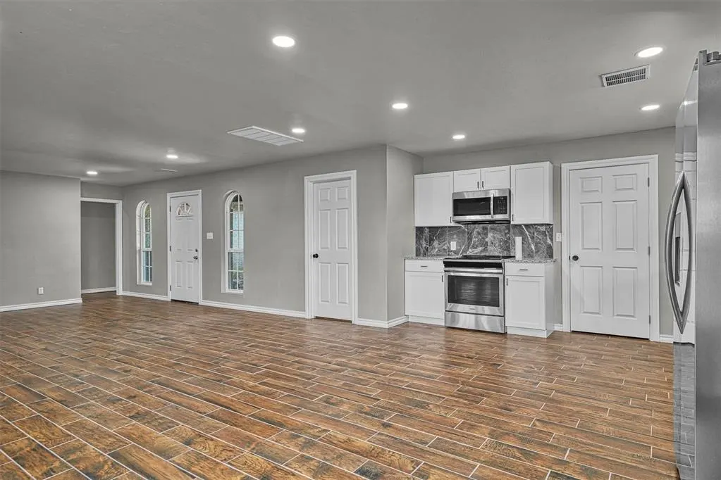 Photo 9 — 2404 N Robin Street, Altus, OK 73521