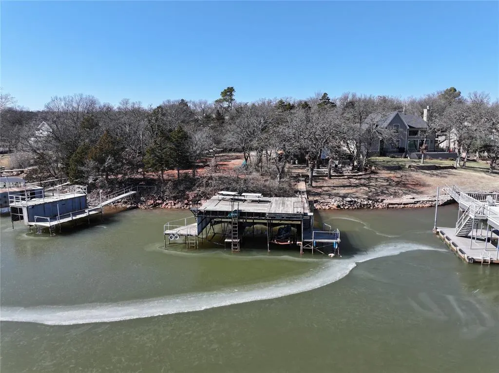 Photo 2 — 26 W Shore Drive, Edmond, OK 73007