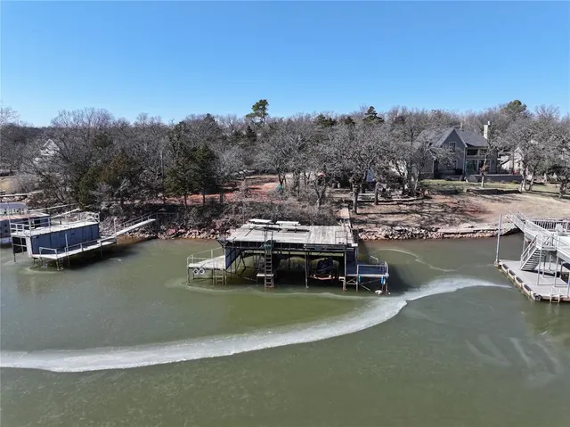 Photo 2 — 26 W Shore Drive, Edmond, OK 73007