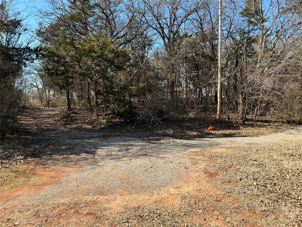 Photo 9 — 26 W Shore Drive, Edmond, OK 73007