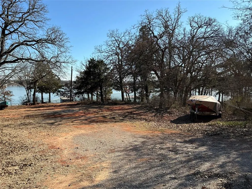 Photo 10 — 26 W Shore Drive, Edmond, OK 73007