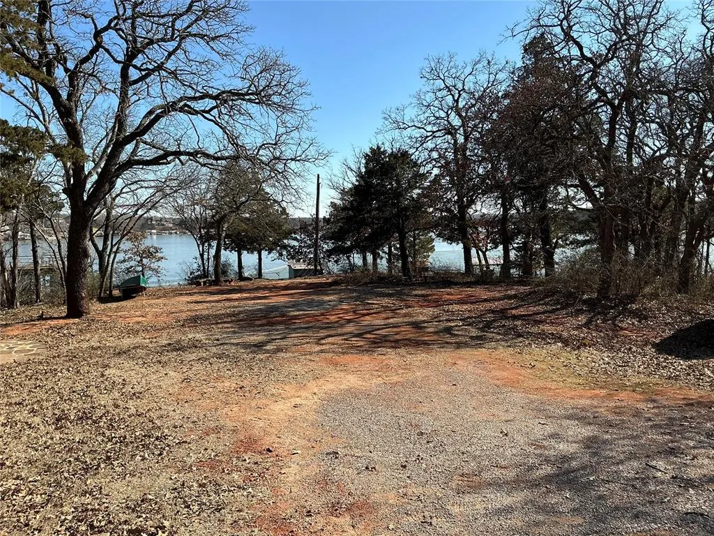 Photo 11 — 26 W Shore Drive, Edmond, OK 73007