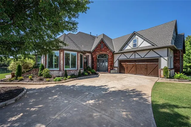Photo 3 — 300 Heritage Green Road, Edmond, OK 73003