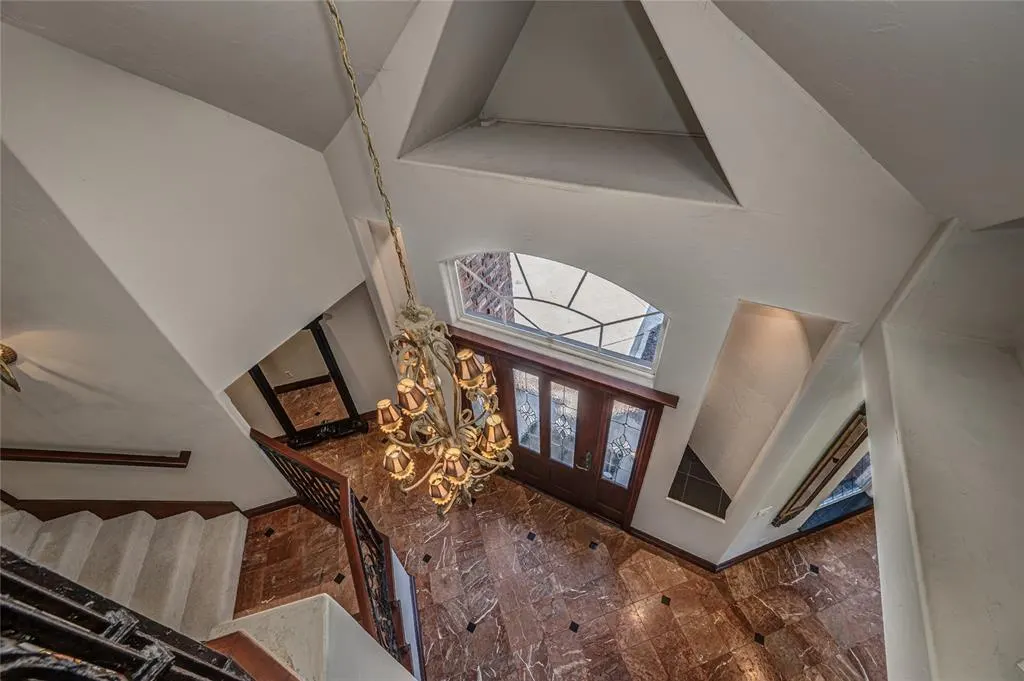 Photo 9 — 300 Heritage Green Road, Edmond, OK 73003