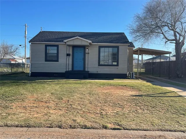 Front exterior — 900 E Katy Drive, Altus, OK 73521