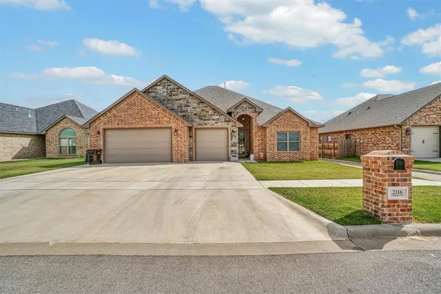 Front exterior — 2116 Longhorn Trail, Altus, OK 73521