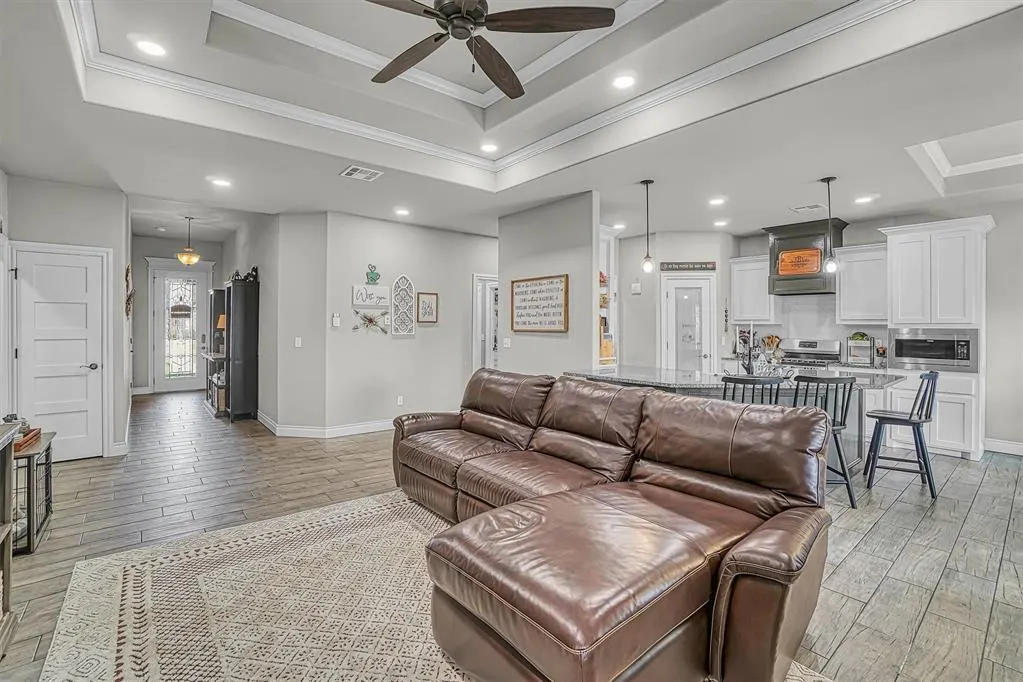 Photo 2 — 2116 Longhorn Trail, Altus, OK 73521