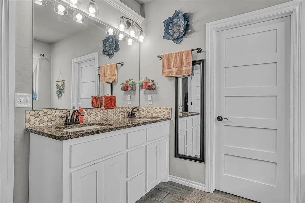Photo 19 — 2116 Longhorn Trail, Altus, OK 73521