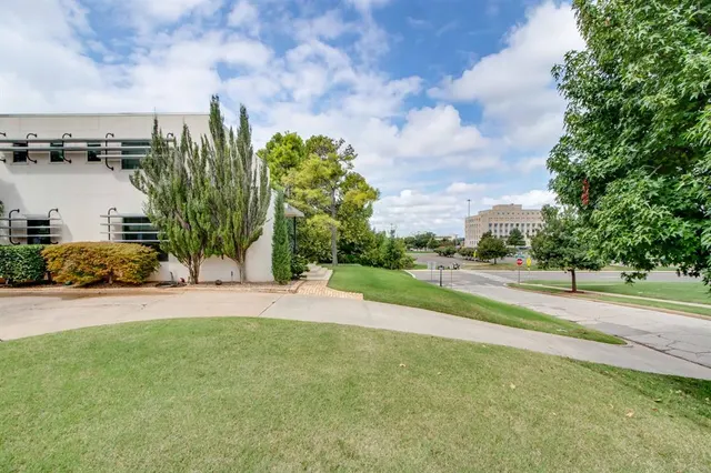 Photo 4 — 600 NE 19th Street, Oklahoma City, OK 73105