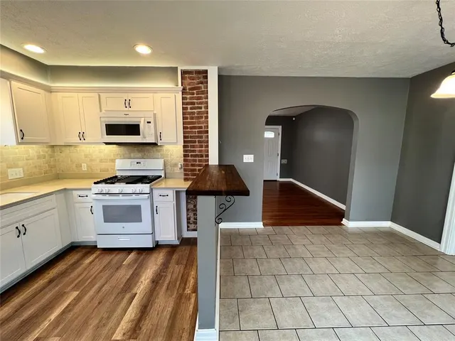 Photo 7 — 2933 NW 11th Street, Oklahoma City, OK 73107