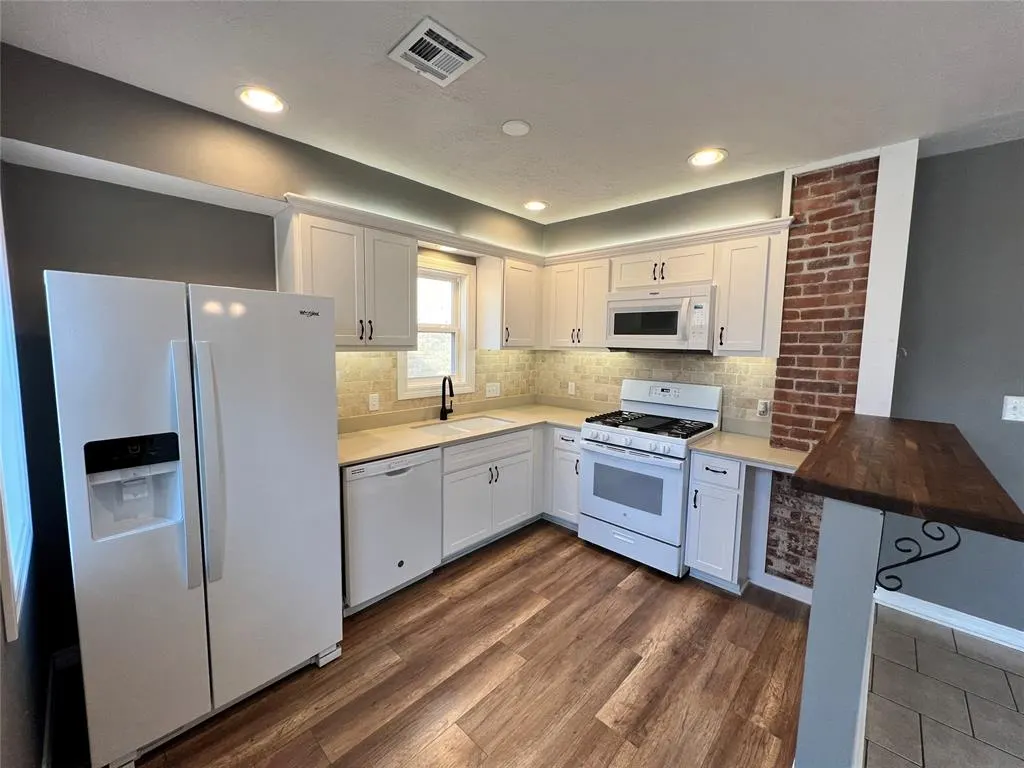 Photo 9 — 2933 NW 11th Street, Oklahoma City, OK 73107