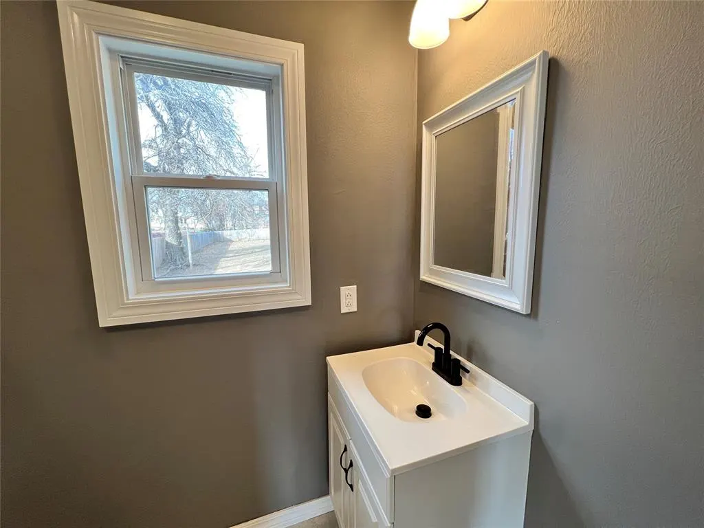 Photo 17 — 2933 NW 11th Street, Oklahoma City, OK 73107