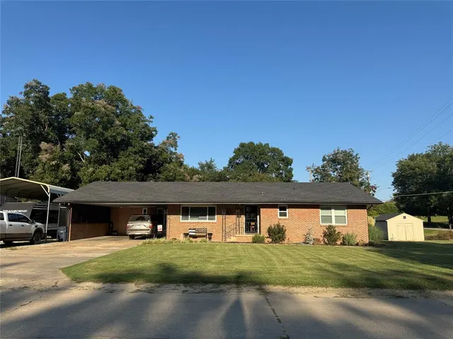 Front exterior — 1110 S Sunnymeade Avenue, Wewoka, OK 74884