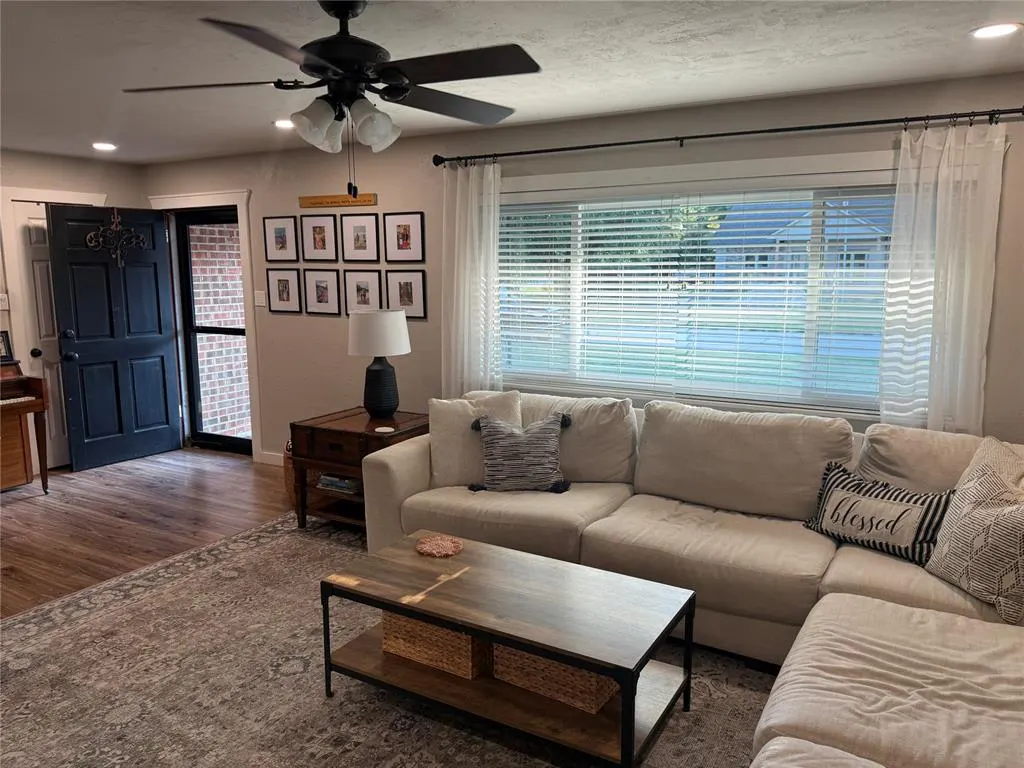 Photo 2 — 1110 S Sunnymeade Avenue, Wewoka, OK 74884