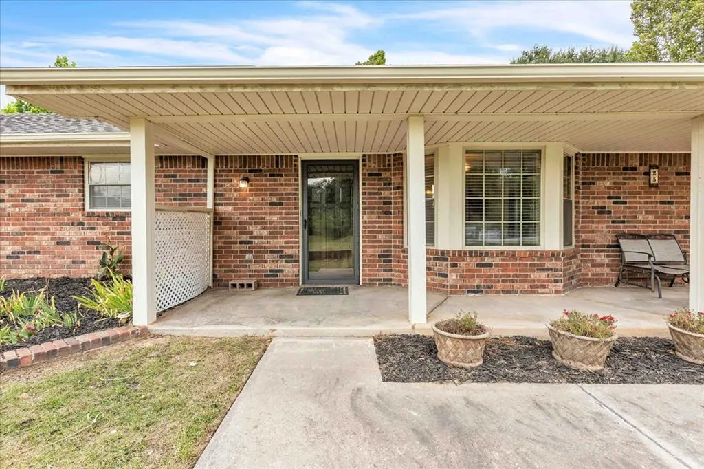 Photo 3 — 25 Woodlake Drive, Choctaw, OK 73020