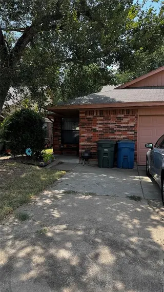 Sold home at 236 Barrett Place