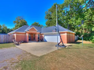 Sold home at 10720 NE 10th Street