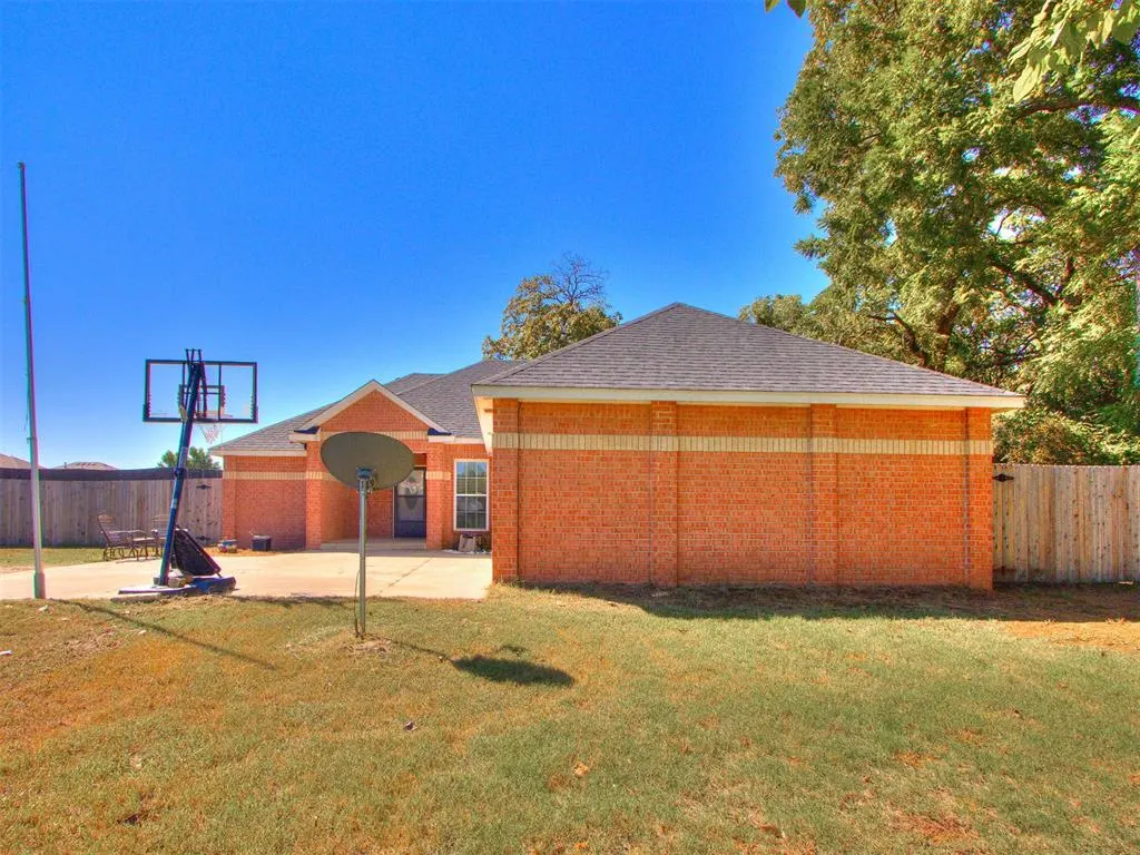 Photo 5 — 10720 NE 10th Street, Midwest City, OK 73130