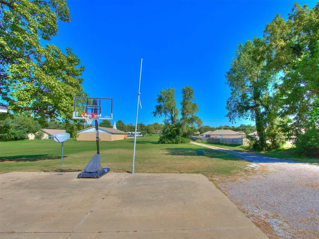 Photo 6 — 10720 NE 10th Street, Midwest City, OK 73130