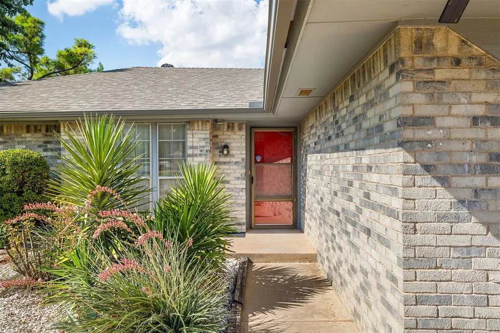 Photo 4 — 7617 Kathryn Way, Oklahoma City, OK 73162