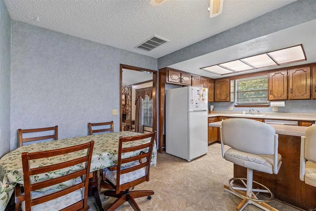 Photo 9 — 7617 Kathryn Way, Oklahoma City, OK 73162