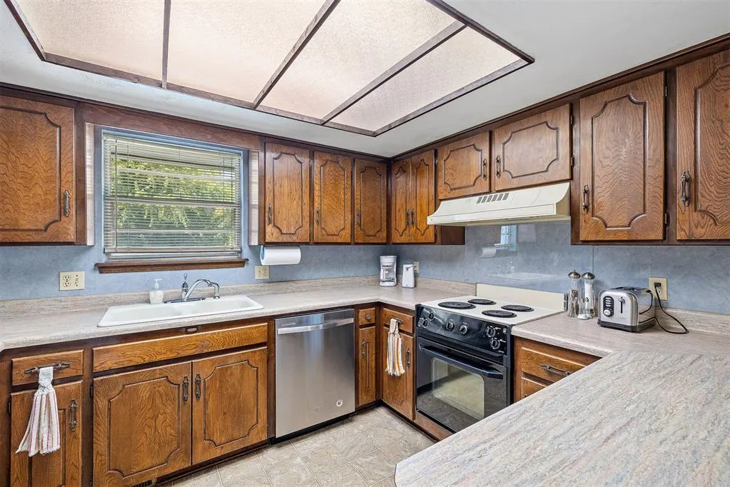 Photo 11 — 7617 Kathryn Way, Oklahoma City, OK 73162