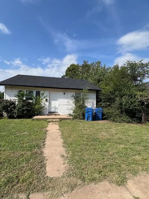 Front exterior — 906 E Elm Avenue, Enid, OK 73701