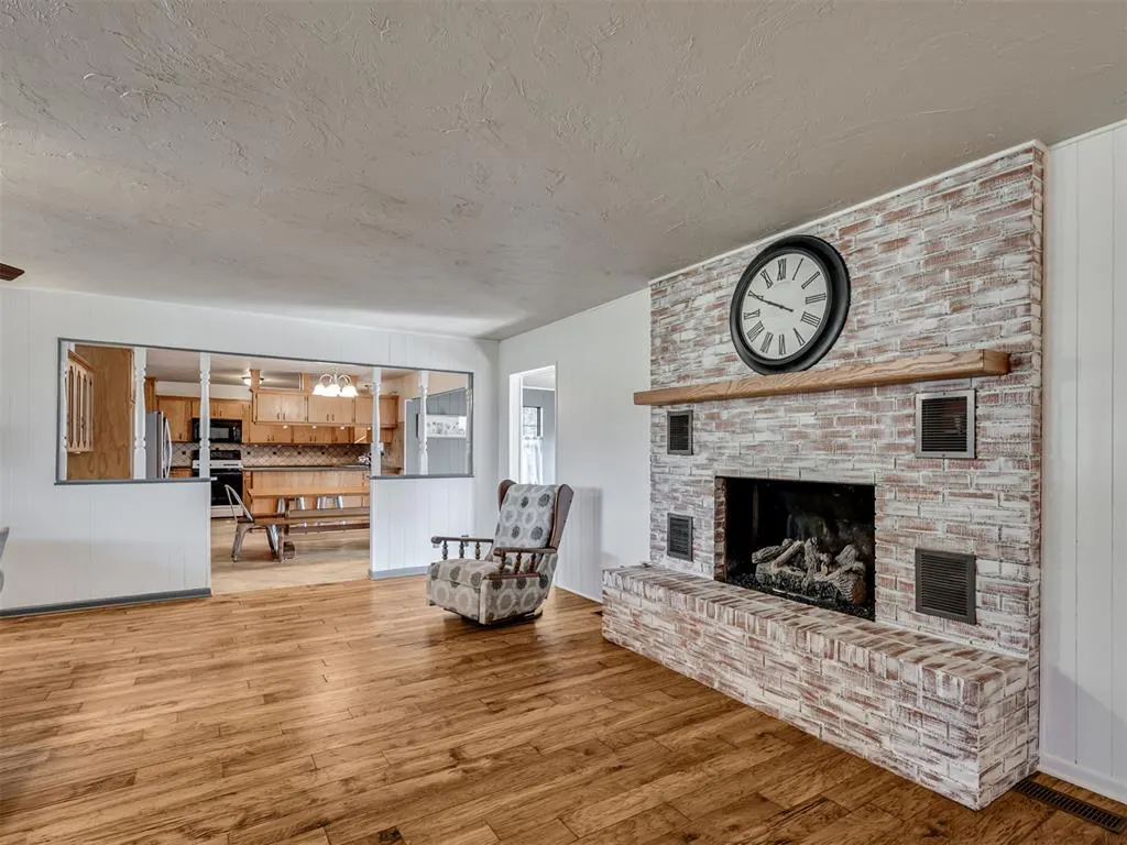 Photo 8 — 406 S Pine Street, Crescent, OK 73028