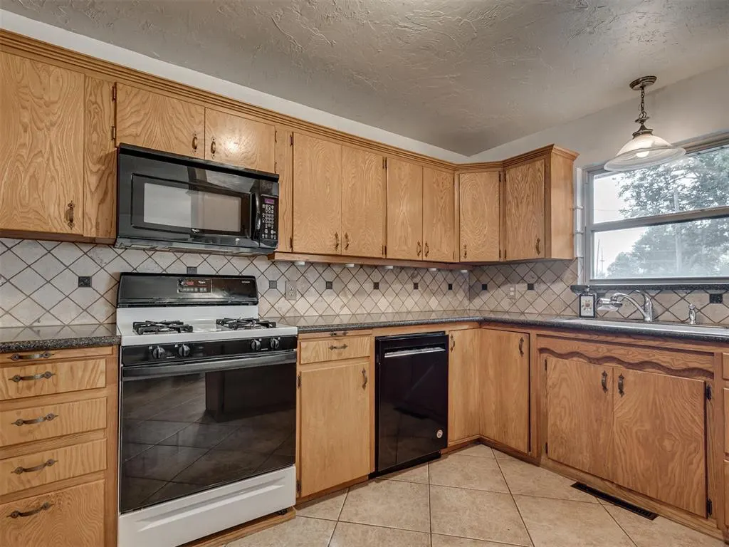 Photo 14 — 406 S Pine Street, Crescent, OK 73028