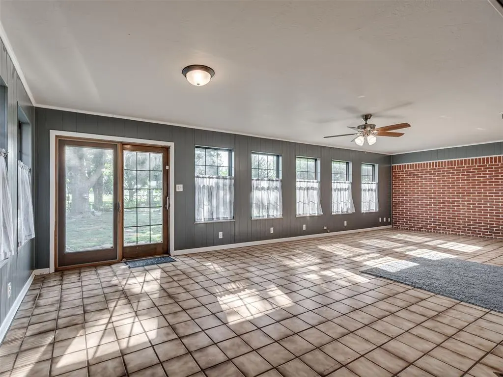 Photo 17 — 406 S Pine Street, Crescent, OK 73028