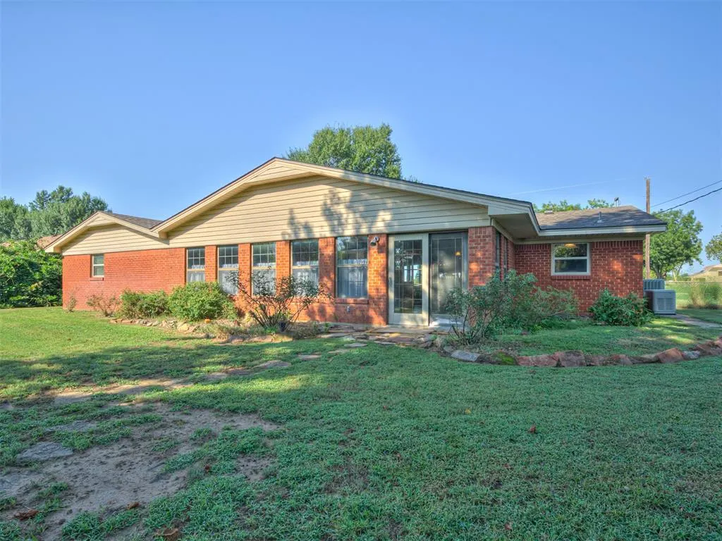 Photo 35 — 406 S Pine Street, Crescent, OK 73028