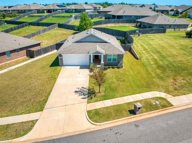 Photo 2 — 12466 Native Hill Drive, Choctaw, OK 73020