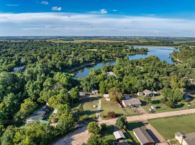 Photo 2 — 21775 E Eighth Street, Hinton, OK 73047
