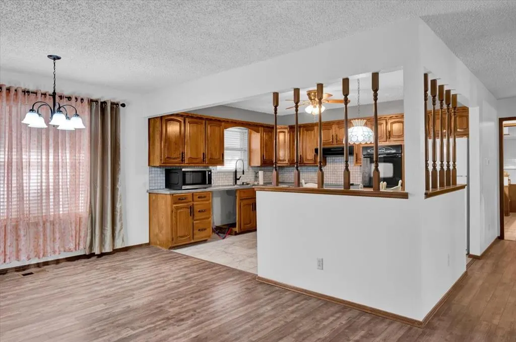 Photo 7 — 21775 E Eighth Street, Hinton, OK 73047