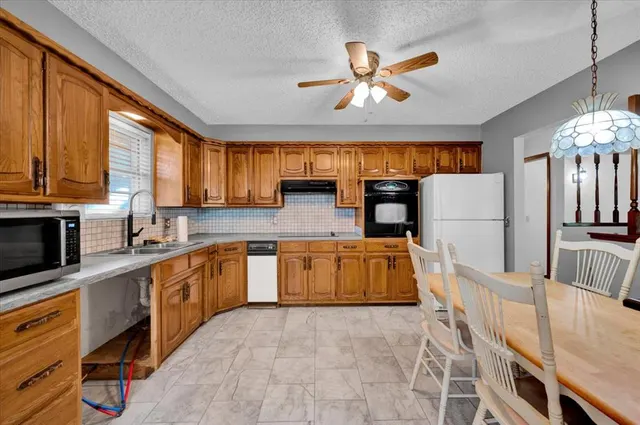 Photo 8 — 21775 E Eighth Street, Hinton, OK 73047