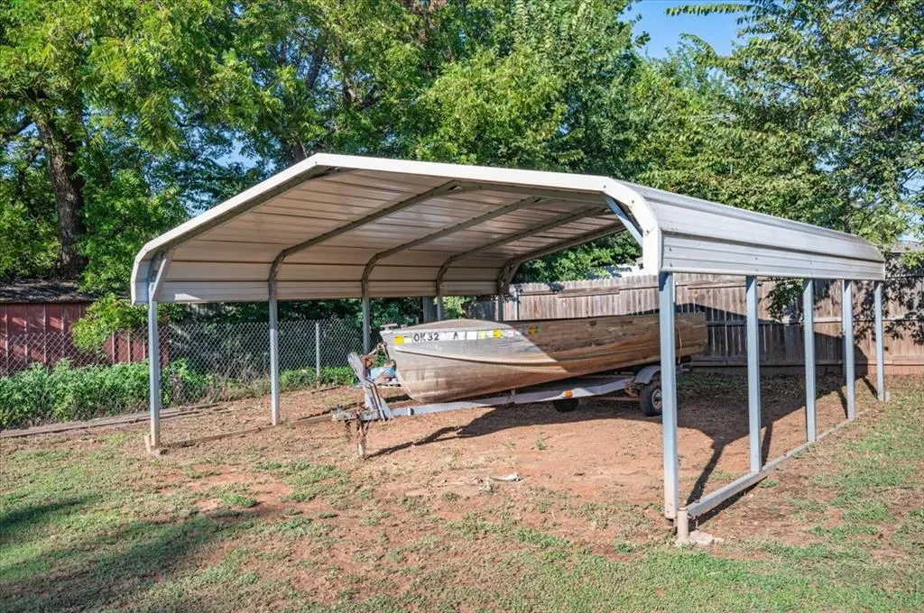 Photo 30 — 21775 E Eighth Street, Hinton, OK 73047