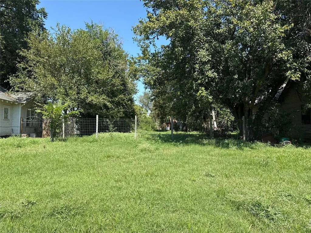 Photo 2 — 609 E Broadway Street, Anadarko, OK 73005