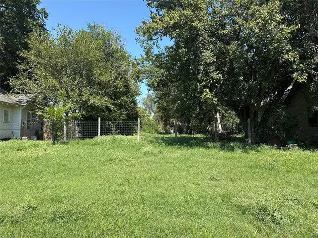 Photo 2 — 609 E Broadway Street, Anadarko, OK 73005