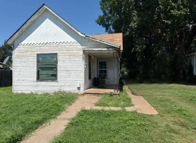 Front exterior — 609 E Broadway Street, Anadarko, OK 73005