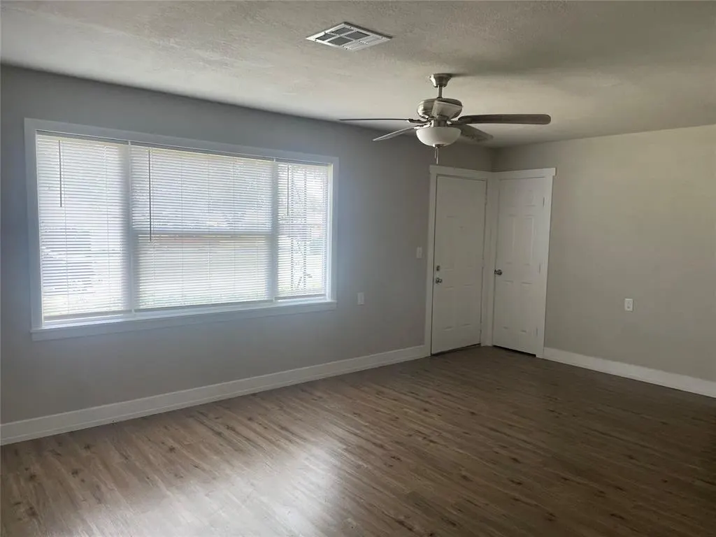 Photo 3 — 523 SE 4th Street, Lexington, OK 73051